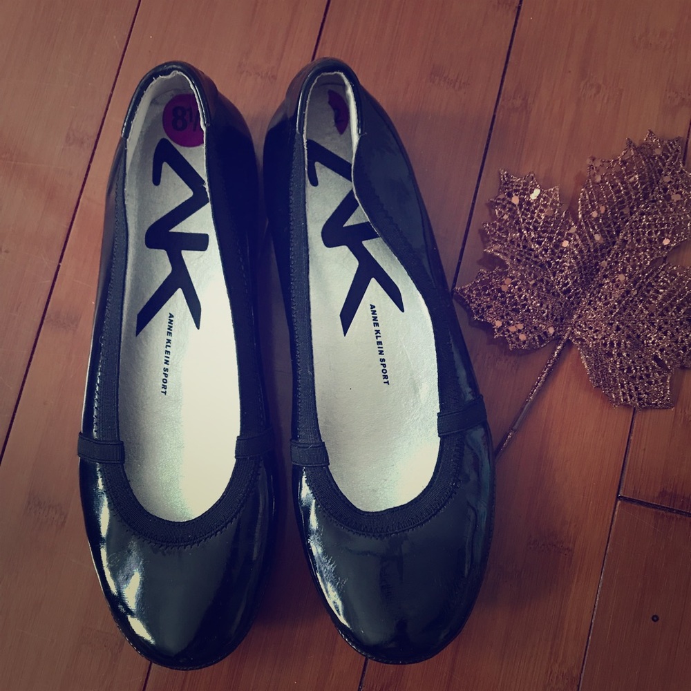 Anna Klein Sports flats ✨